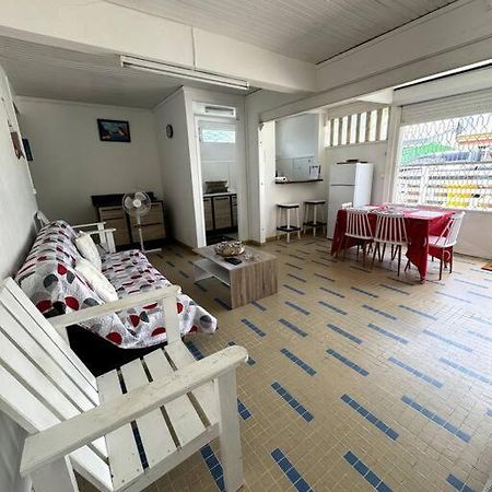 Maison authentique à 300m de la plage Sainte-Anne Extérieur photo