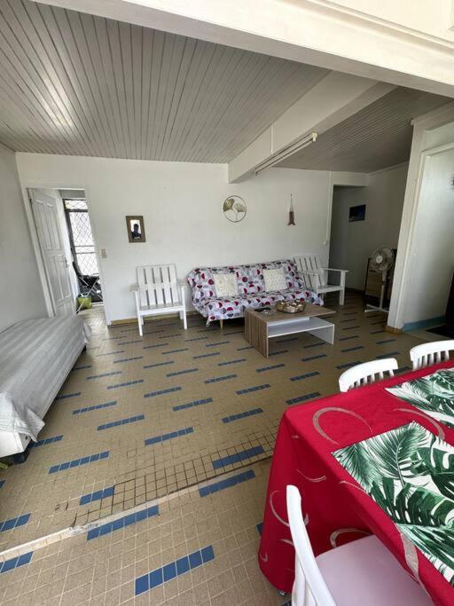 Maison authentique à 300m de la plage Sainte-Anne Extérieur photo