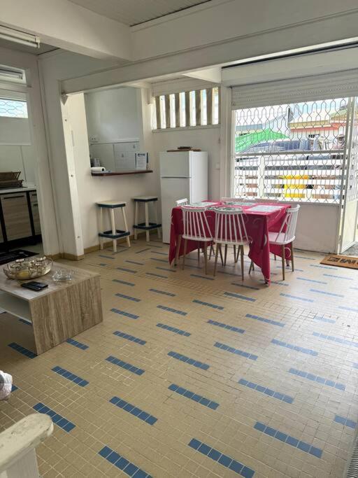 Maison authentique à 300m de la plage Sainte-Anne Extérieur photo